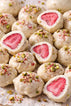 Bocaditos Pink Velvet: receta irresistible de San Valentín con fresas liofilizadas y chocolate - nutandme