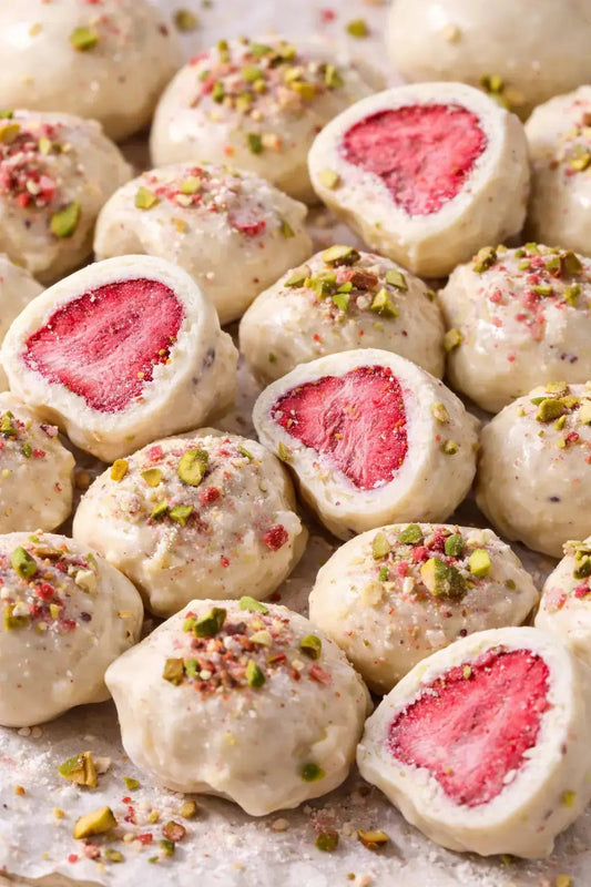 Bocaditos Pink Velvet: receta irresistible de San Valentín con fresas liofilizadas y chocolate - nutandme